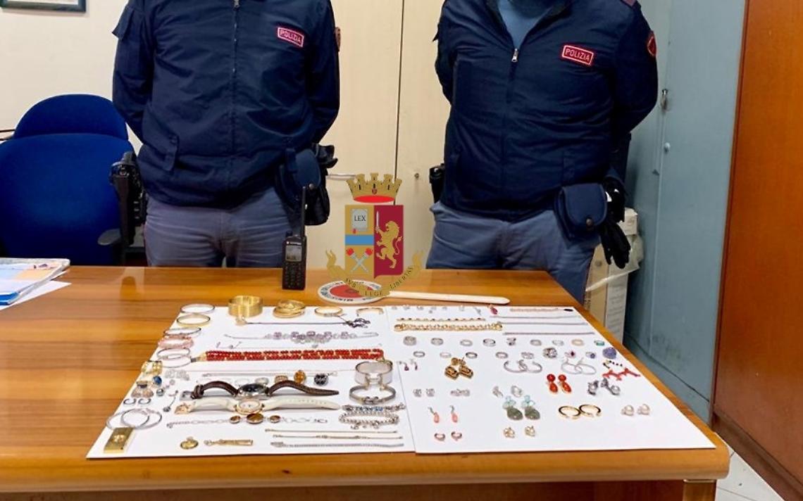 Furti nella Napoli bene, in manette banda di topi d'appartamento