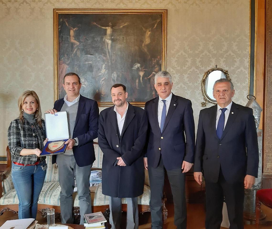 «Napoli e la Grecia rinnovano il loro legame di fratellanza e di condivisione»