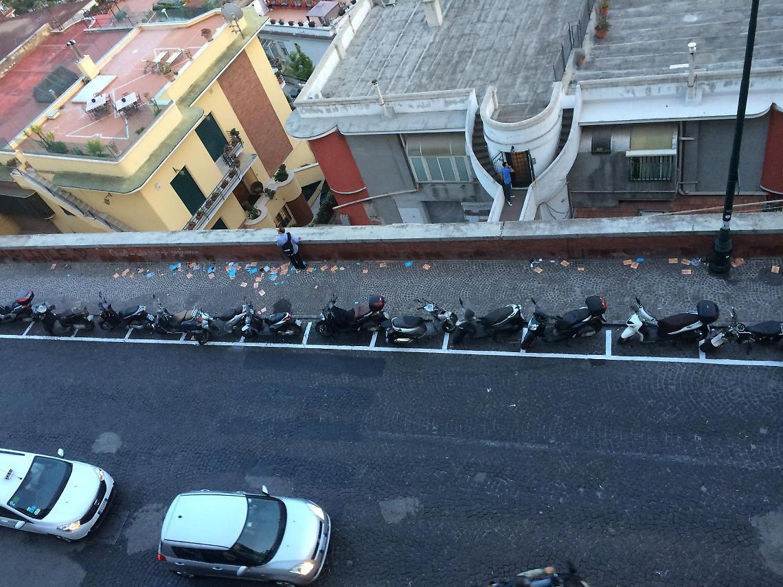 Auto svaligiate, preso il ladro seriale di via Aniello Falcone
