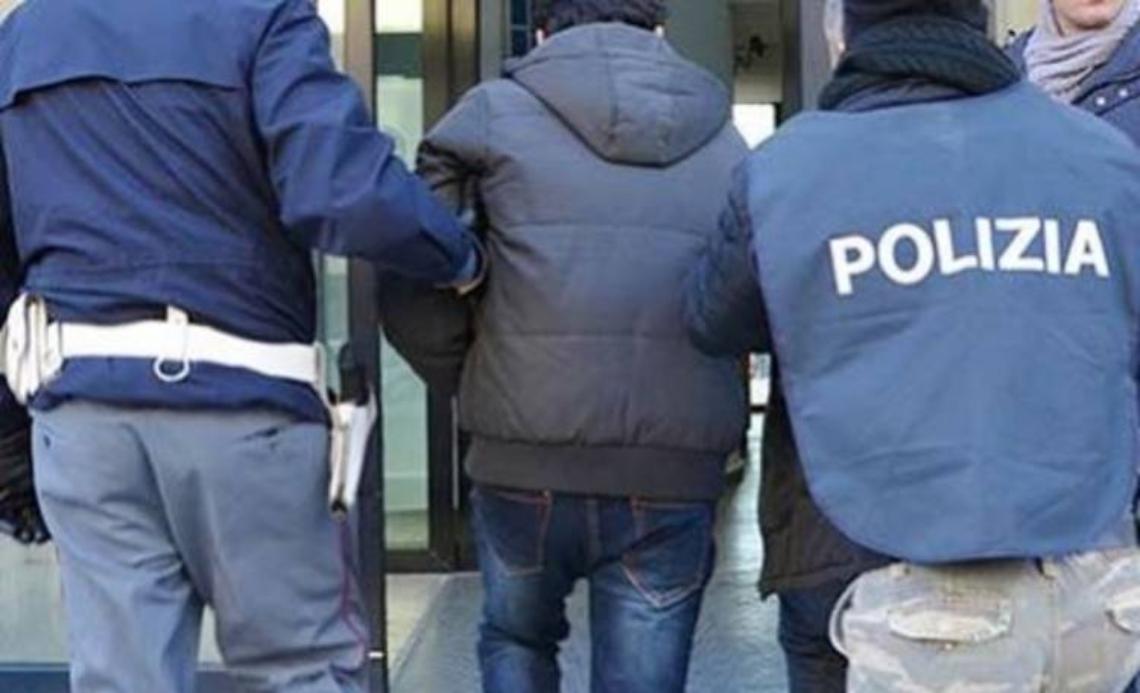 Guerra tra clan al Pallonetto, cinque arresti 