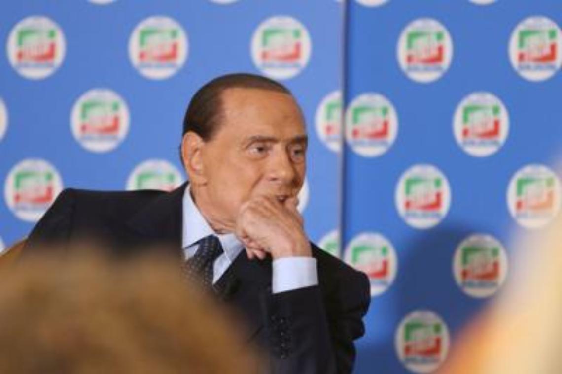 Berlusconi: «Italiani fuori di testa»