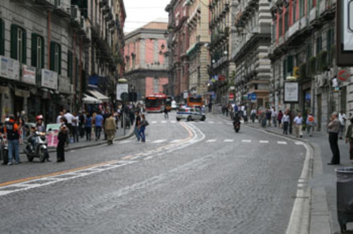 Offese e lancio d'acqua: aggredita 39enne