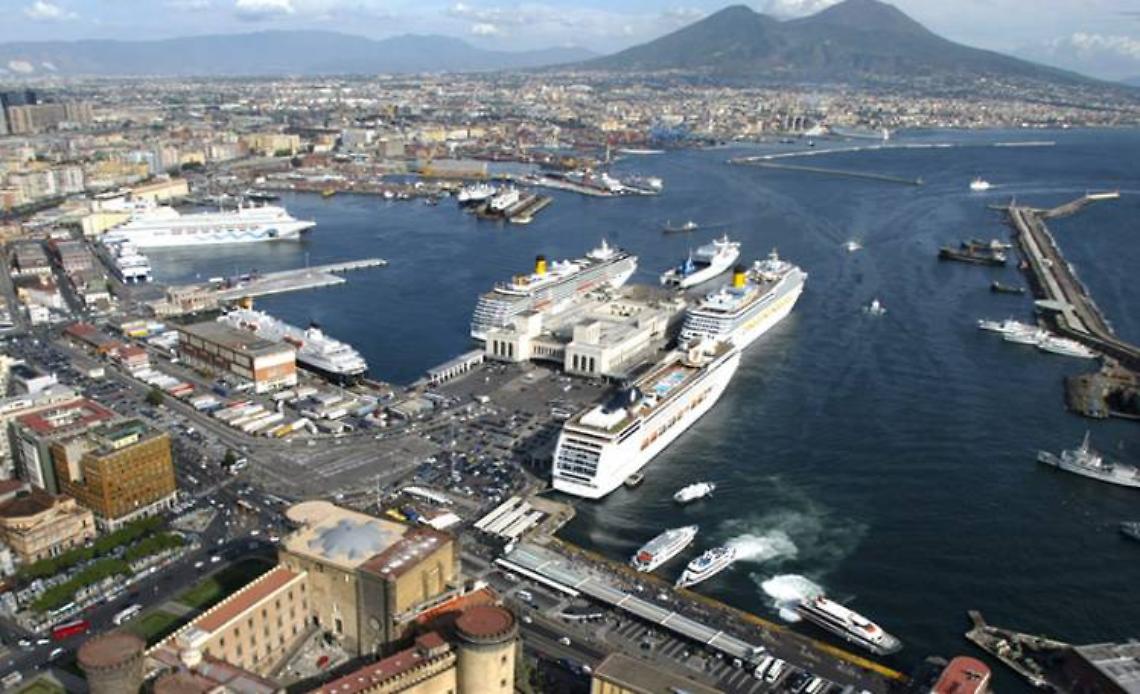 Auto precipita da ponte e schiaccia turisti, 5 indagati