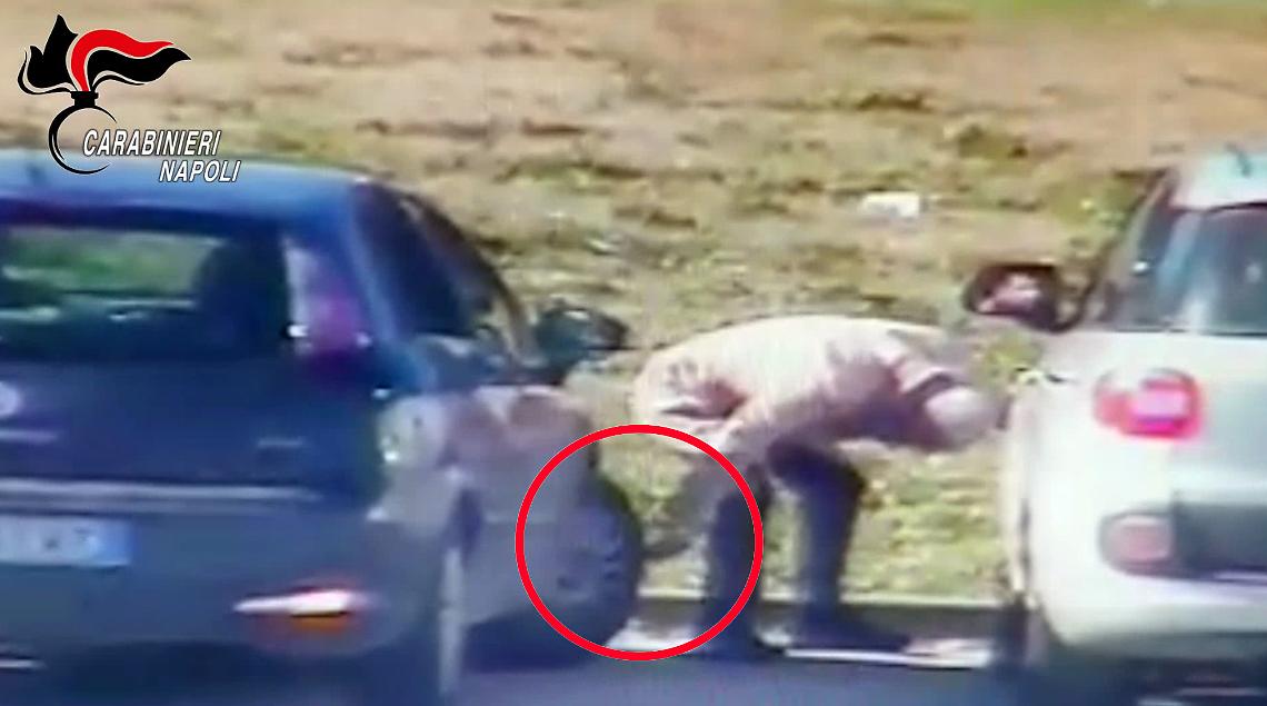 Tentano una rapina forando la ruota della vittima, bloccati dai carabinieri
