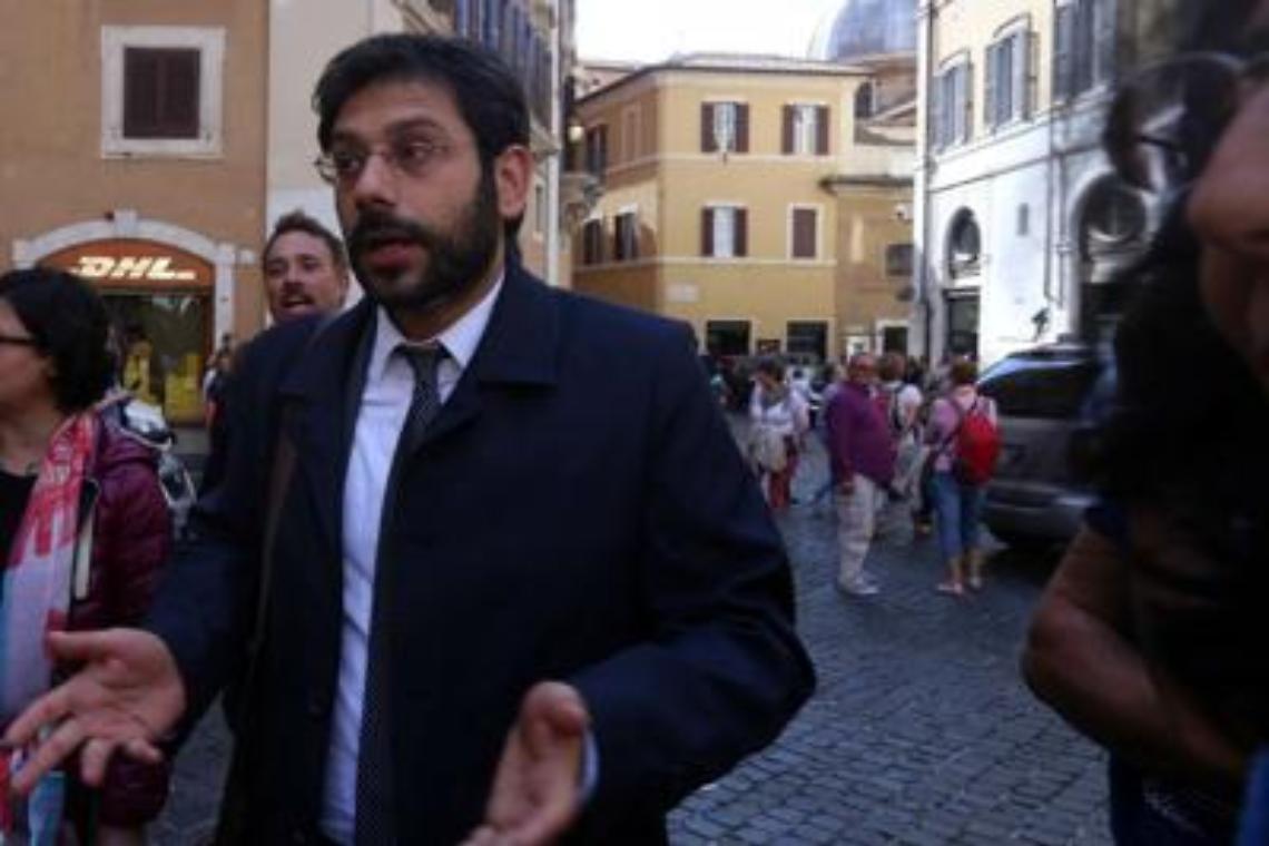 Tofalo nella bufera per video parodia con Hitler