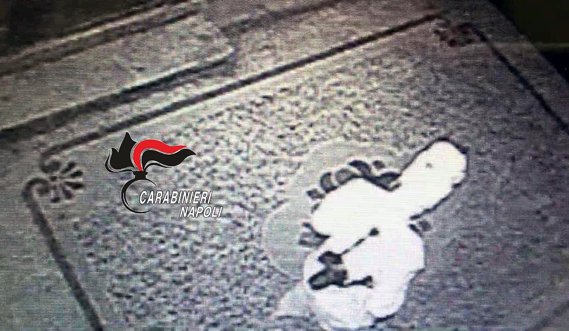Furto in pizzeria, ladro incastrato dalle telecamere VIDEO