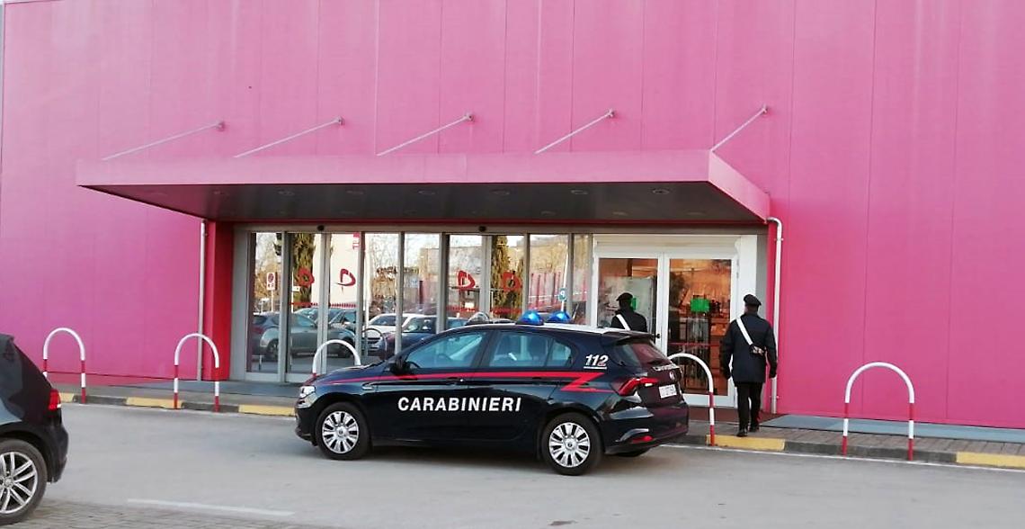 Furti nei centri commerciali e spaccio, 8 misure cautelari