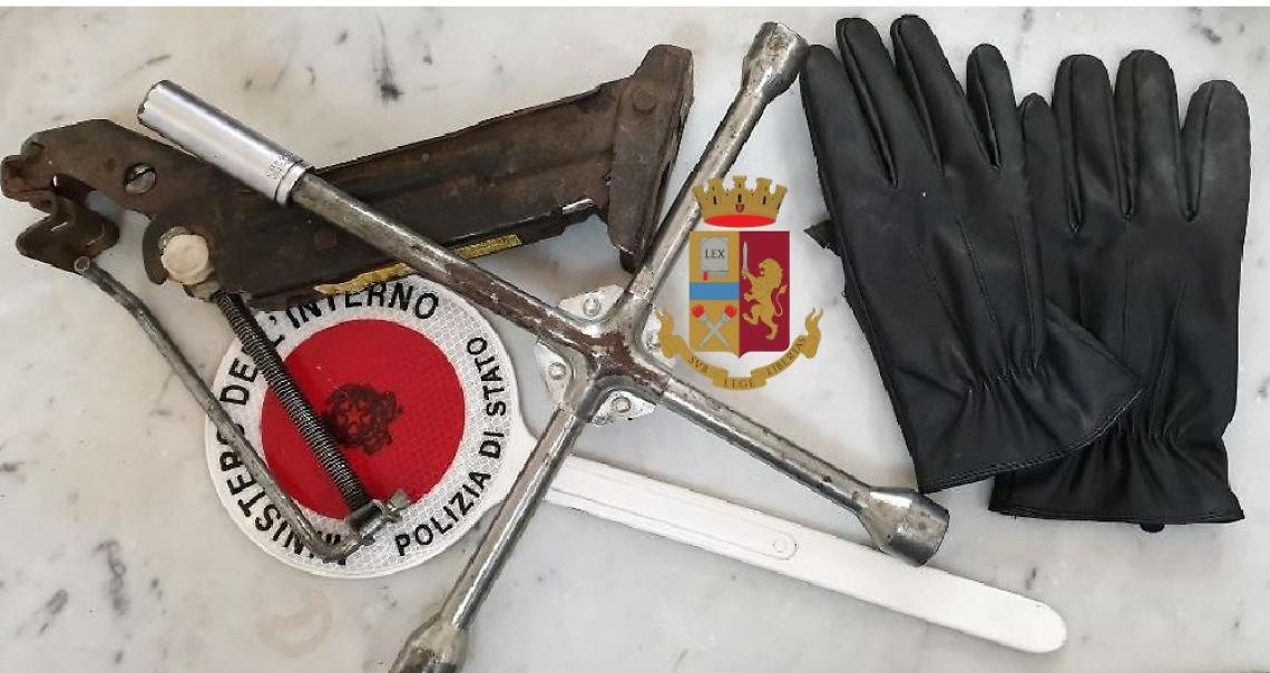 Posillipo, arrestati ladri di pneumatici