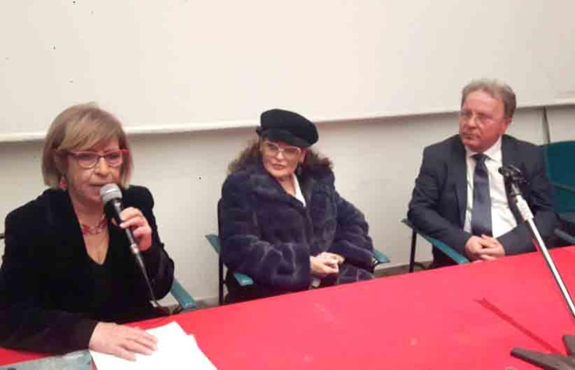 Angela Luce denuncia: Wikipedia blocca la mia biografia