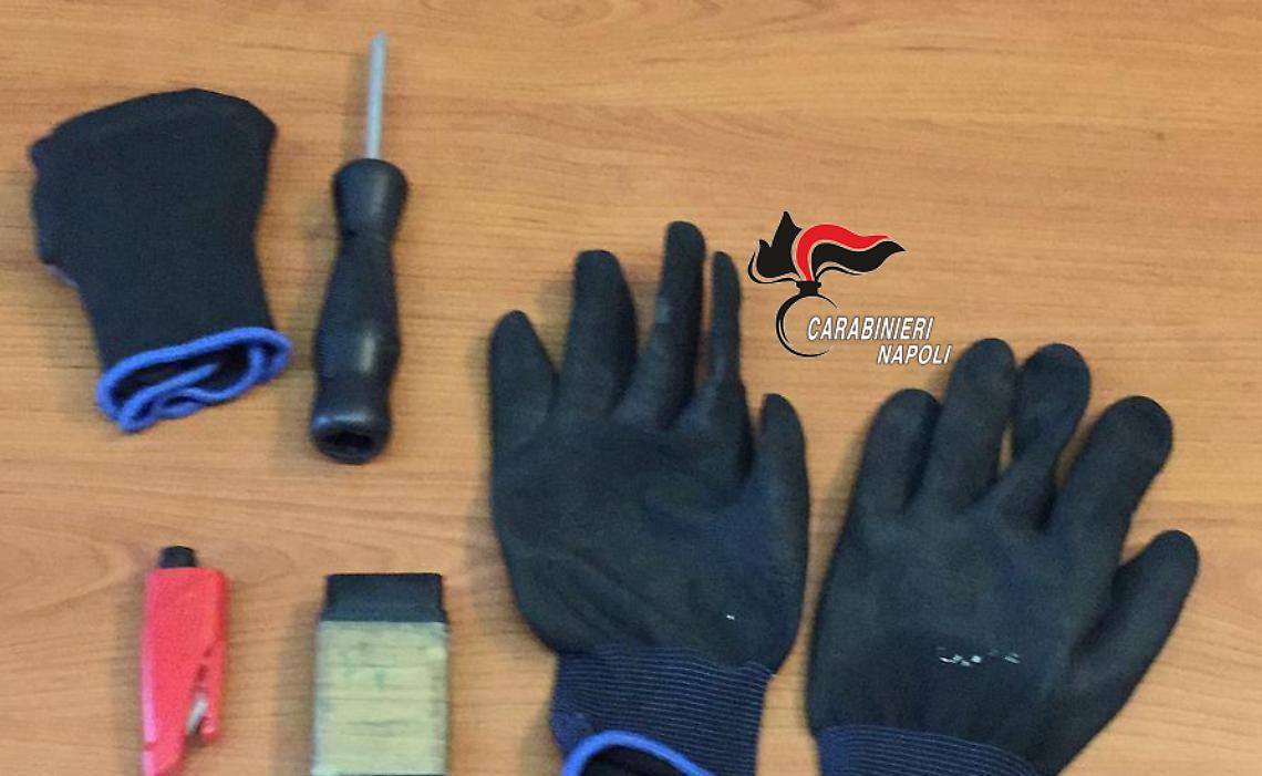Sorpresi a rubare un'auto, due arresti