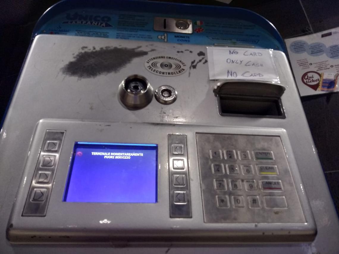Anm, macchinette per ticket mangia-soldi: l'ira dei passeggeri