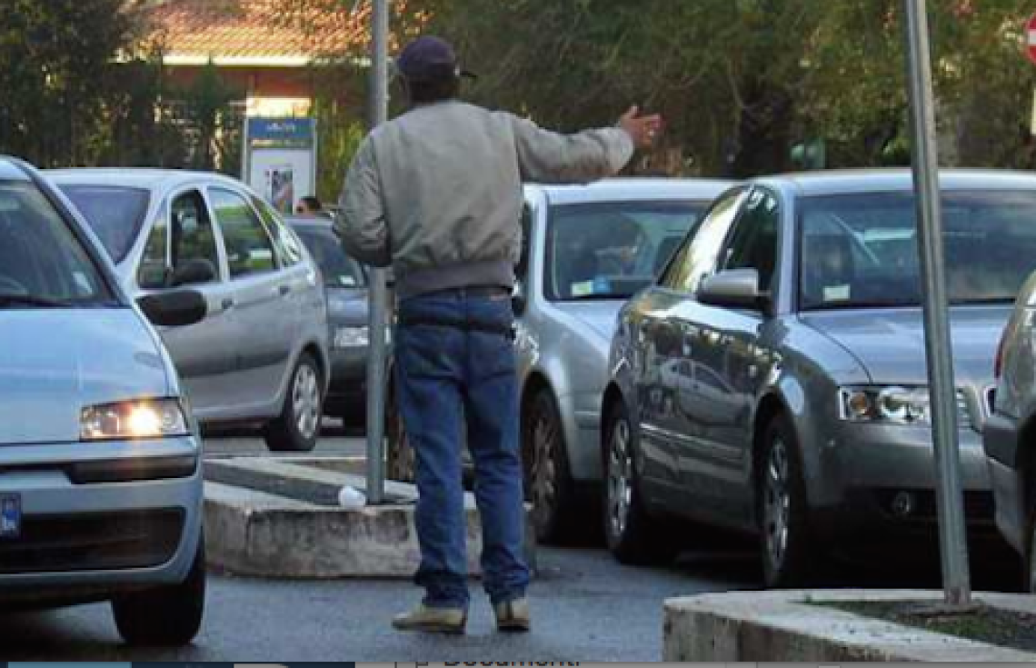 Pozzuoli, blitz della Municipale contro i parcheggiatori abusivi