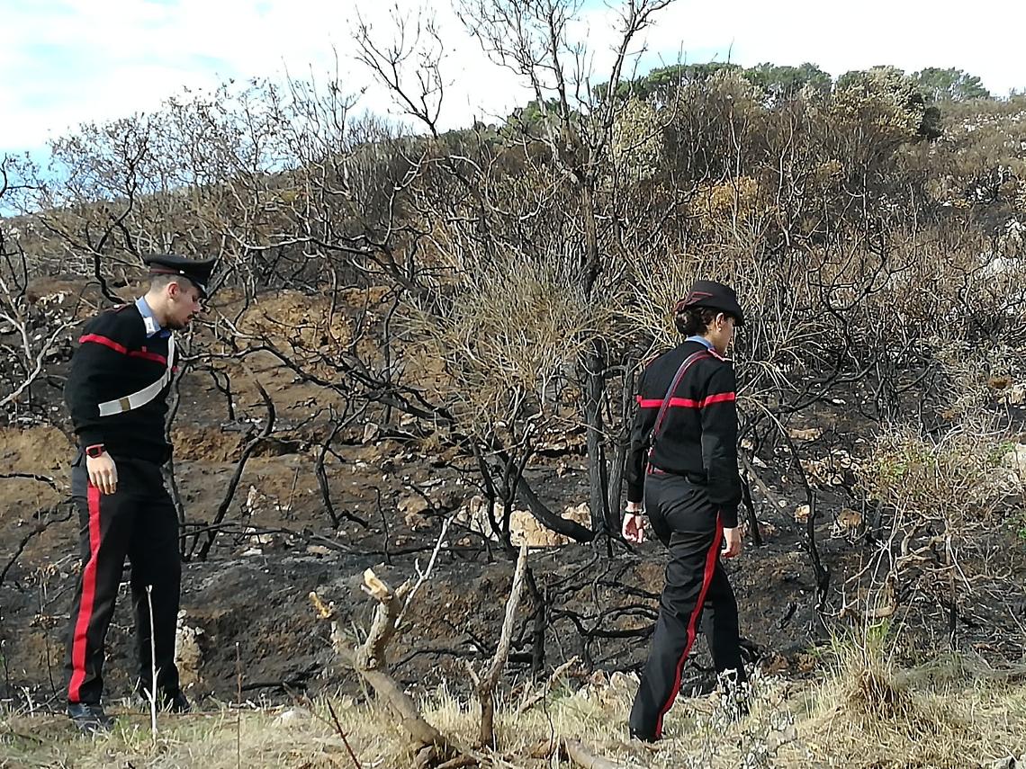 Capri, 15enne dà fuoco per gioco al Monte Solaro VIDEO