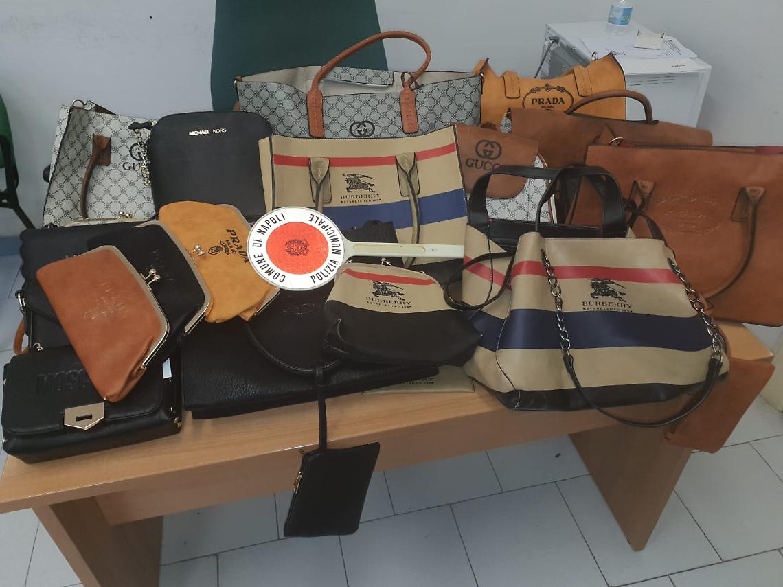 Abusivi e merce contraffatta, denunce e sequestri