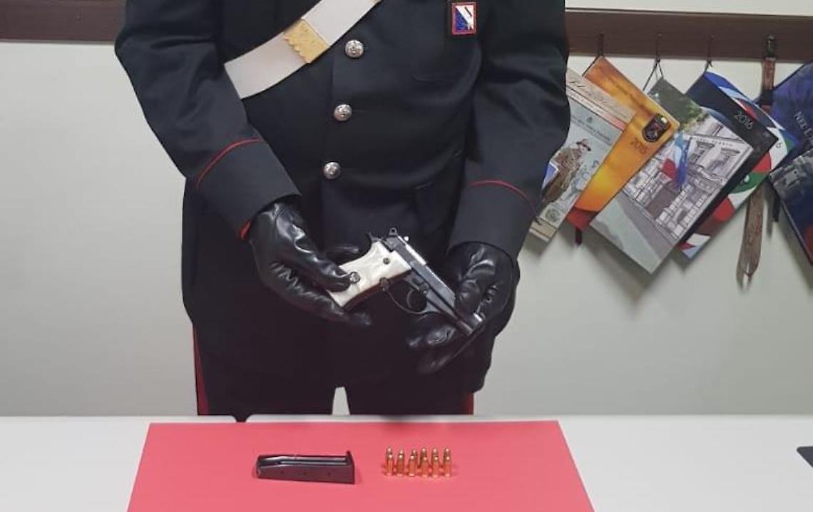 Controlli al Piano Napoli, fermato 18enne con una pistola carica