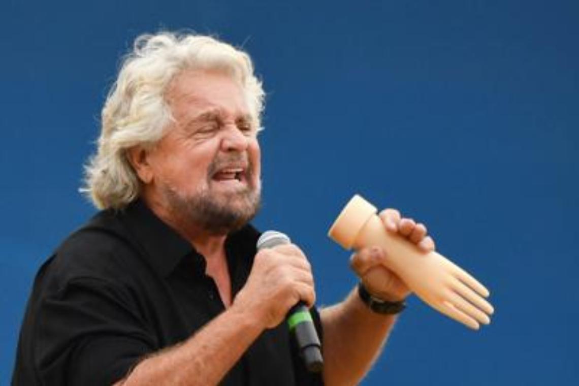 Grillo: «Togliere poteri al Capo dello Stato». Alt dei 5S