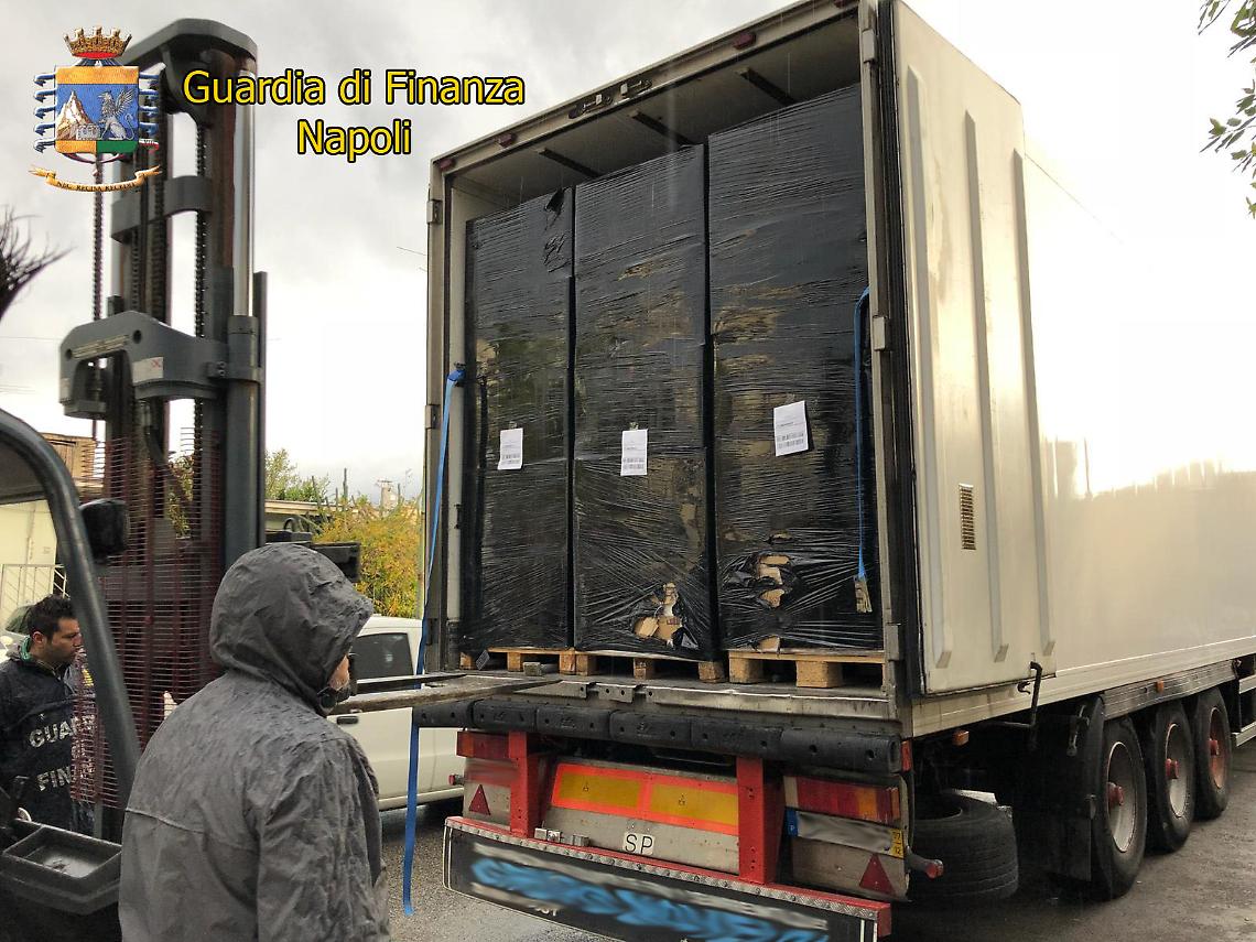 I finanzieri di Nola bloccano 9 tonnellate di sigarette di contrabbando