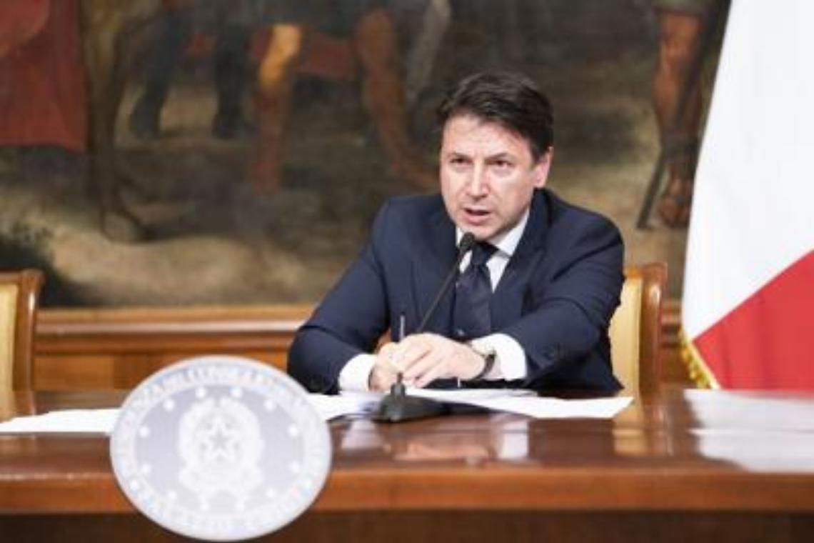 Ecco il decreto: licenziamenti sospesi per 5 mesi e reddito di emergenza fino a 800 euro