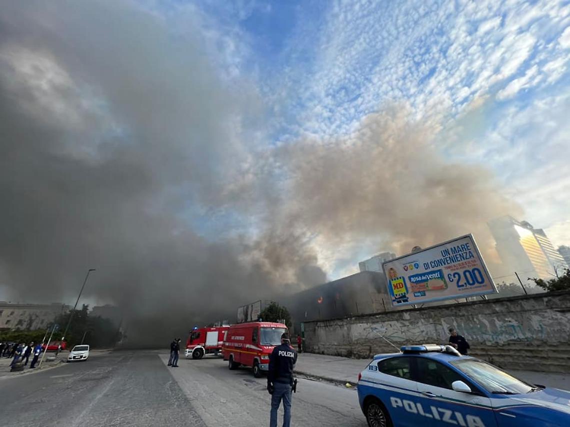 Incendio nel campo rom, 50 persone al centro d'accoglienza