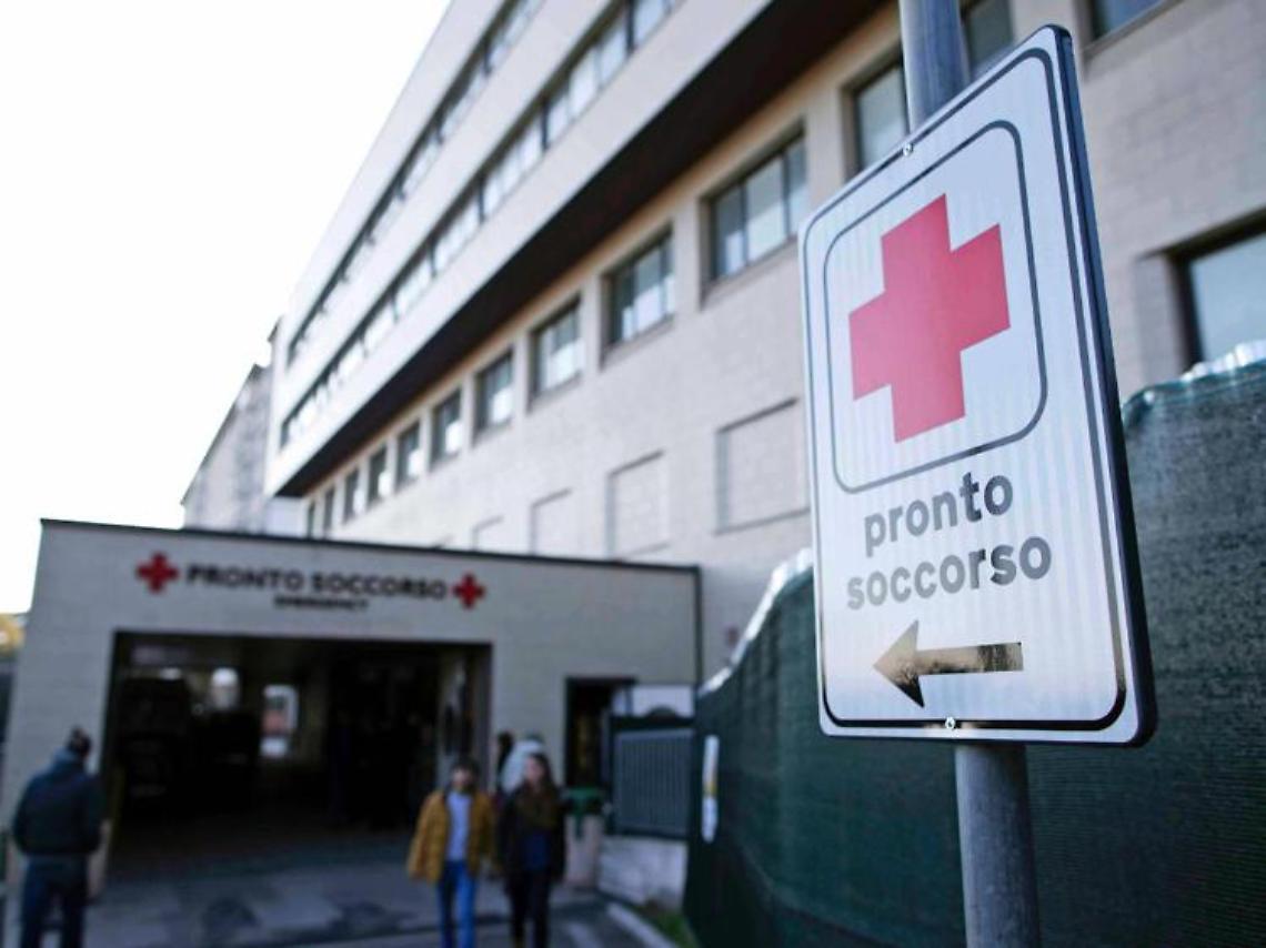 Roma, 16enne precipita da finestra: è grave