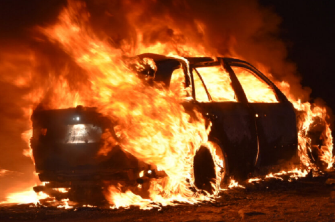 Incendio in concessionaria, distrutte 6 auto