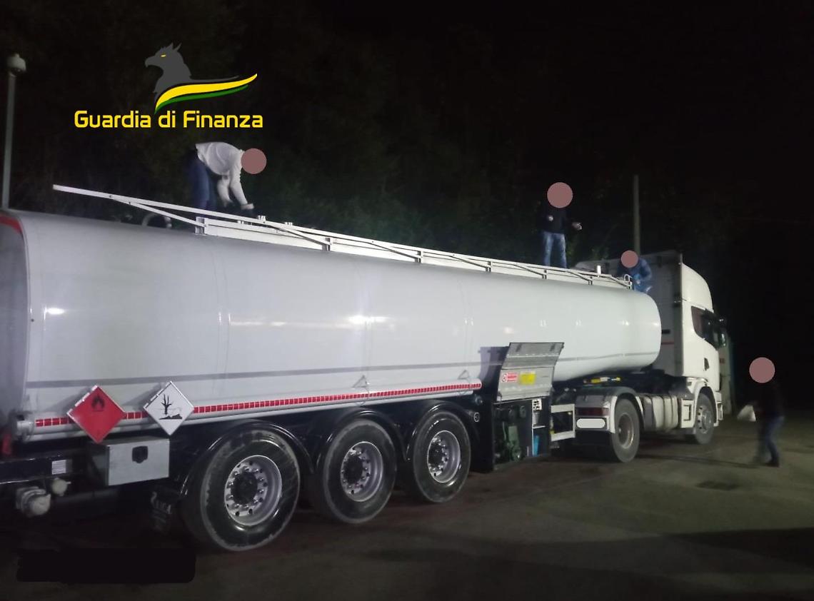 Contrabbando, sequestrati oltre 45mila litri di gasolio