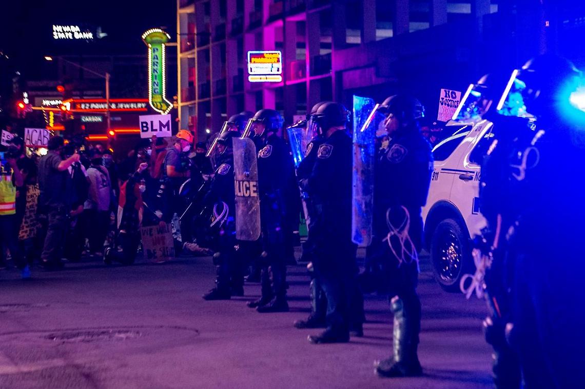 Morte Floyd, le proteste non si fermano
