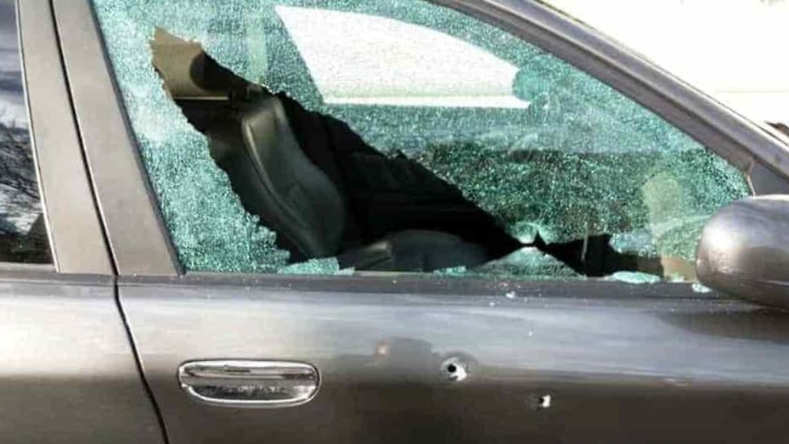 Colpi d'arma da fuoco in strada a Cercola, tre auto danneggiate