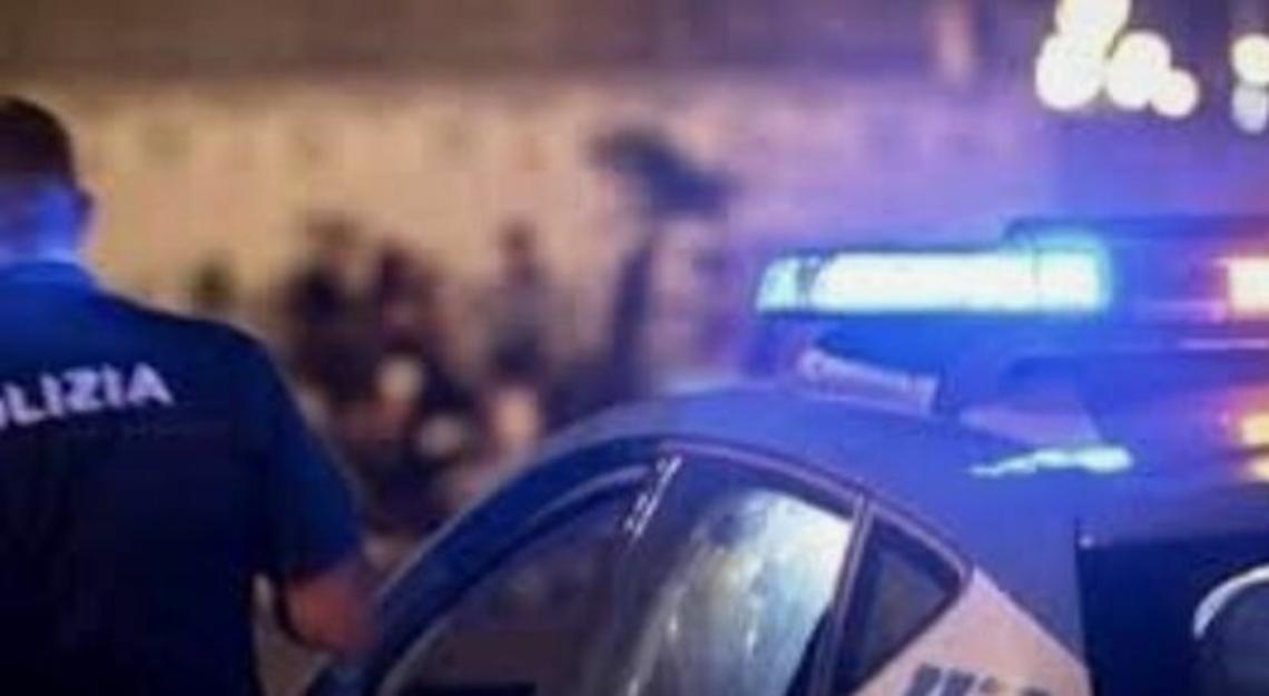 Via Marina, tenta il furto di uno scooter: preso