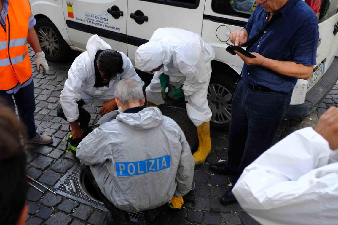 Banda del buco alle Poste centrali, banditi in fuga con un bottino da mezzo milione