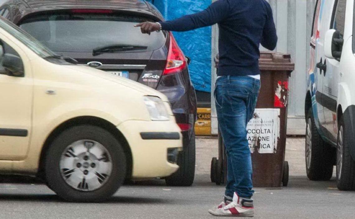 Controlli sui parcheggiatori abusivi, 172 ordini di allontanamento