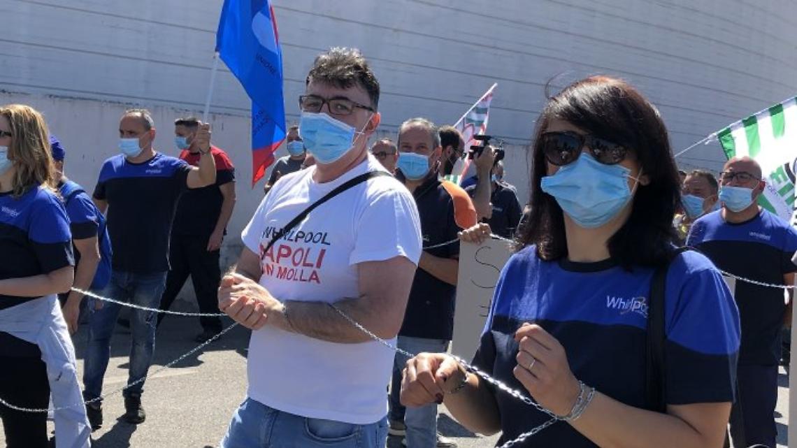 Whirlpool, dal 31 ottobre stop produzione a Napoli