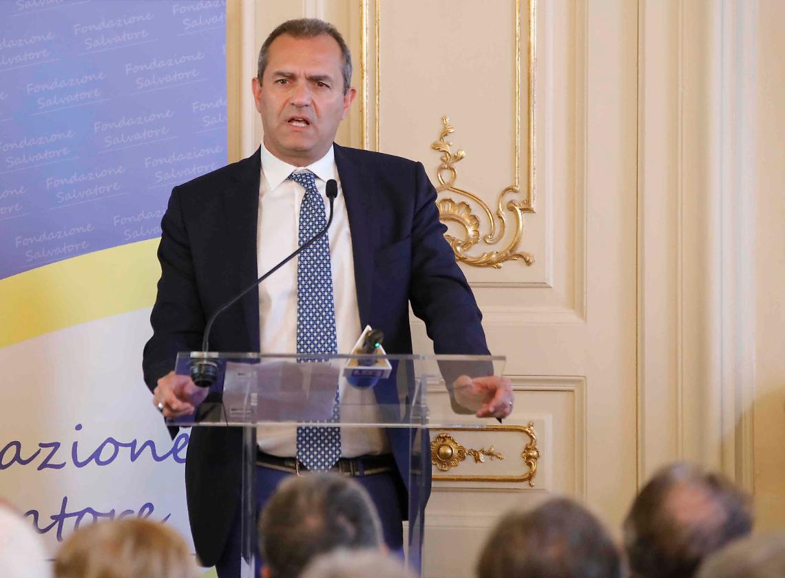 De Magistris: scongiureremo il dissesto del Comune