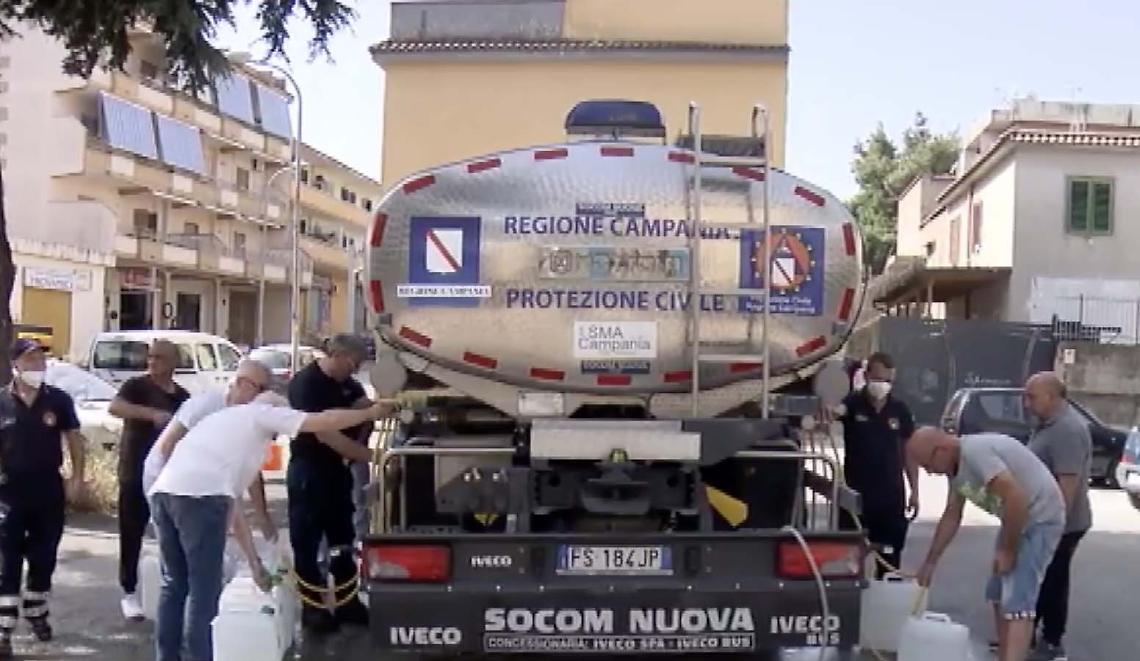 Niente acqua, taniche e autobotti: disagi a Marano