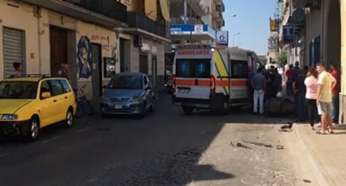 Schianto auto-moto, centauro in fin di vita