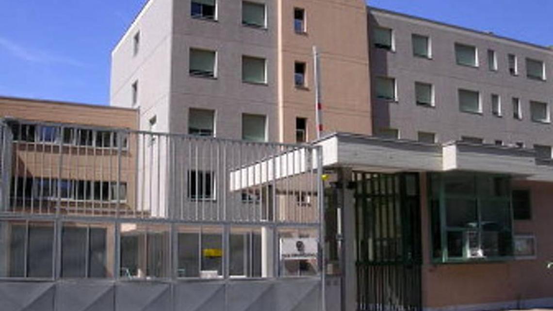 Porta droga al marito in carcere: arrestata