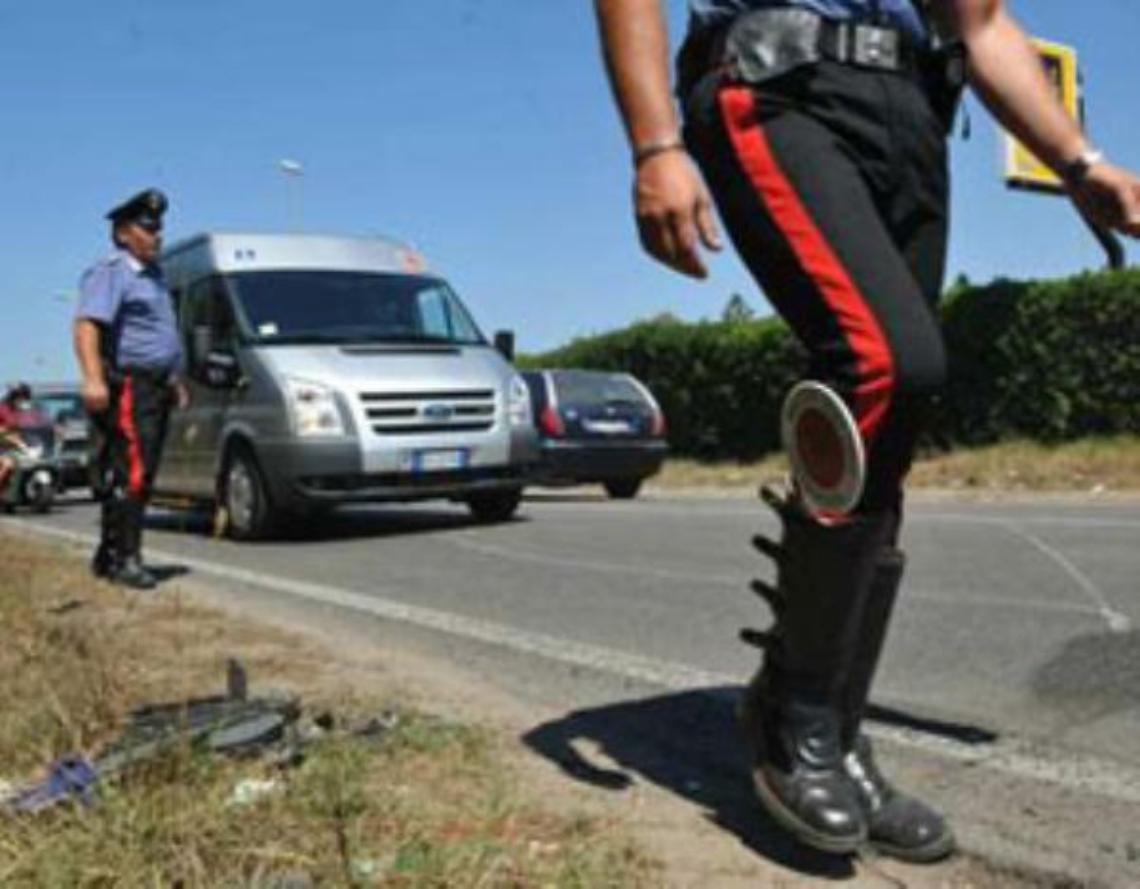 Auto si ribalta sulla 162, morto un 19enne: un 22enne rischia l'amputazione della gamba
