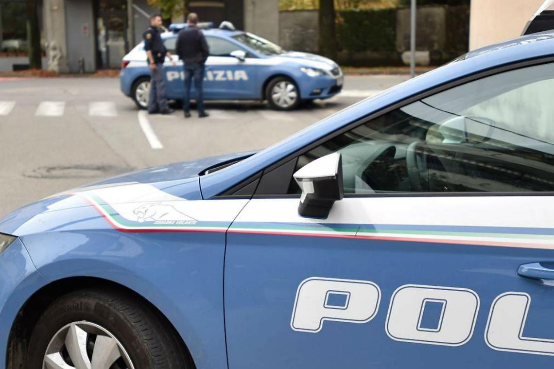 Spaccia nei giardinetti del rione Don Guanella: arrestato