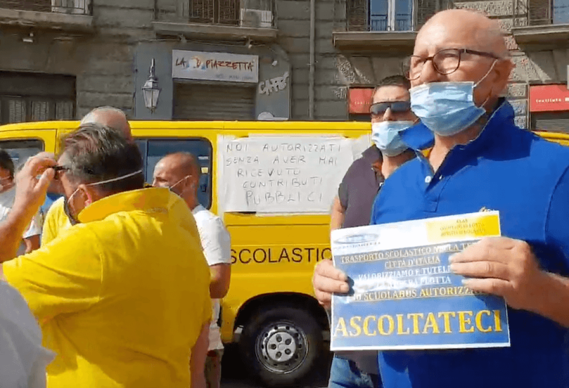 Proteste scuolabus a Napoli: con queste regole servizio a rischio