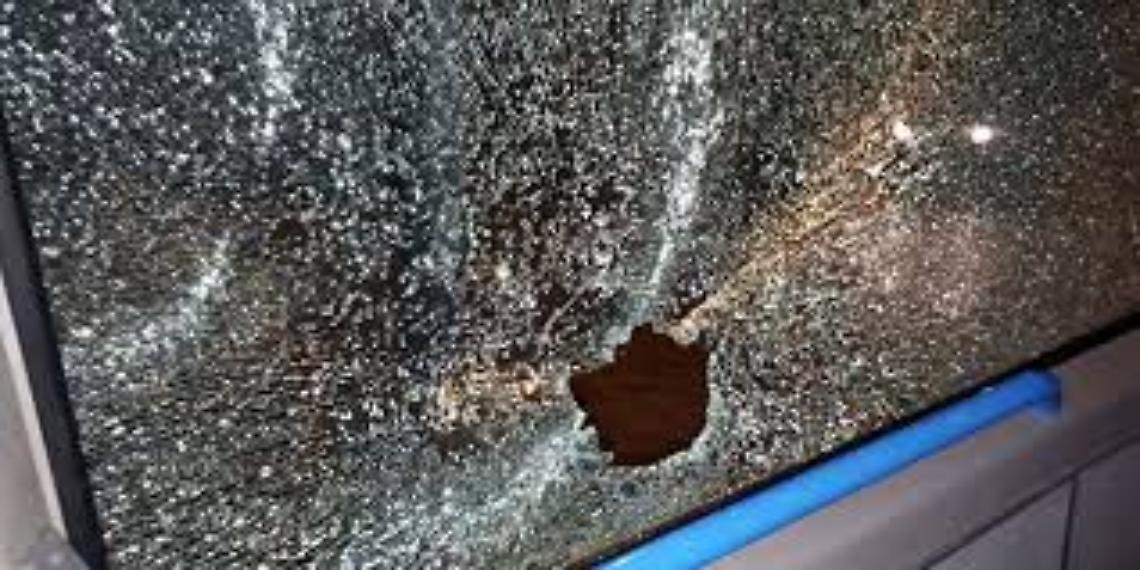 Lancio di pietre contro un autobus a Napoli, nessun ferito
