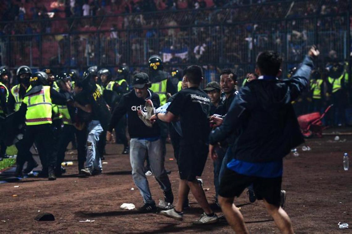 Indonesia, scontri allo stadio dopo partita calcio: 174 morti