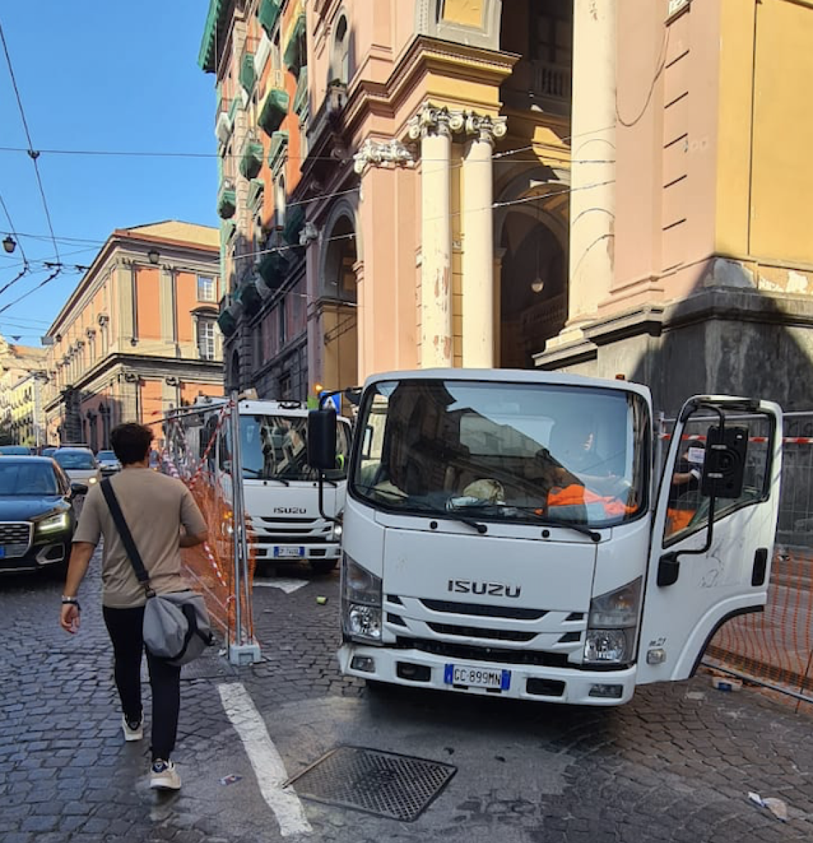 Rubava il gasolio dai mezzi di Asia: dipendente arrestato