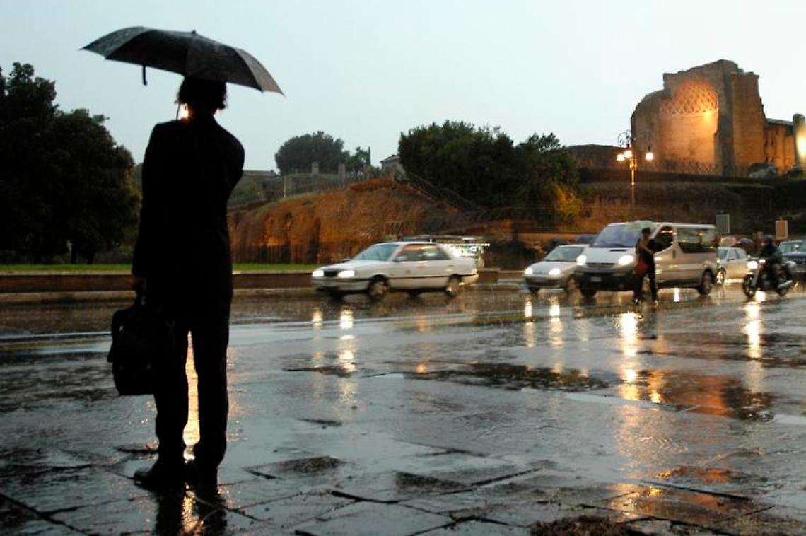 Maltempo in Italia, domani allerta meteo arancione in 5 regioni
