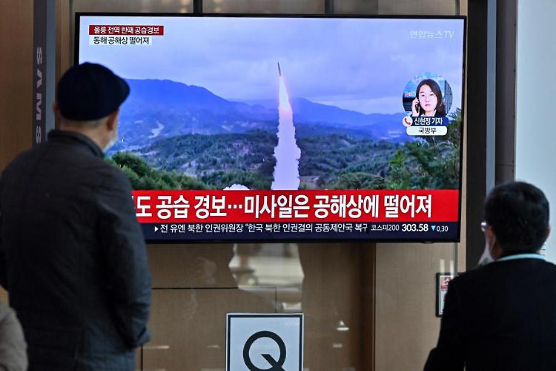 Nord Corea, Seul denuncia lancio 17 missili: "Mai così vicini" 