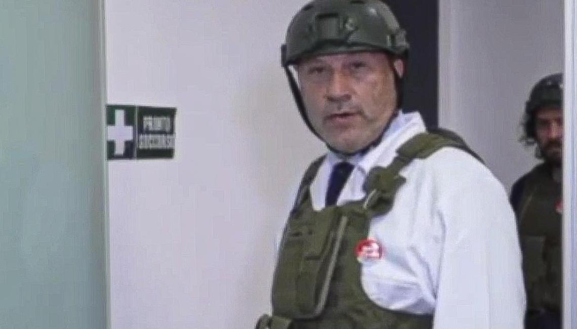 Spot-choc dei medici: in corsia con elmetto e giubbotto antiproiettile