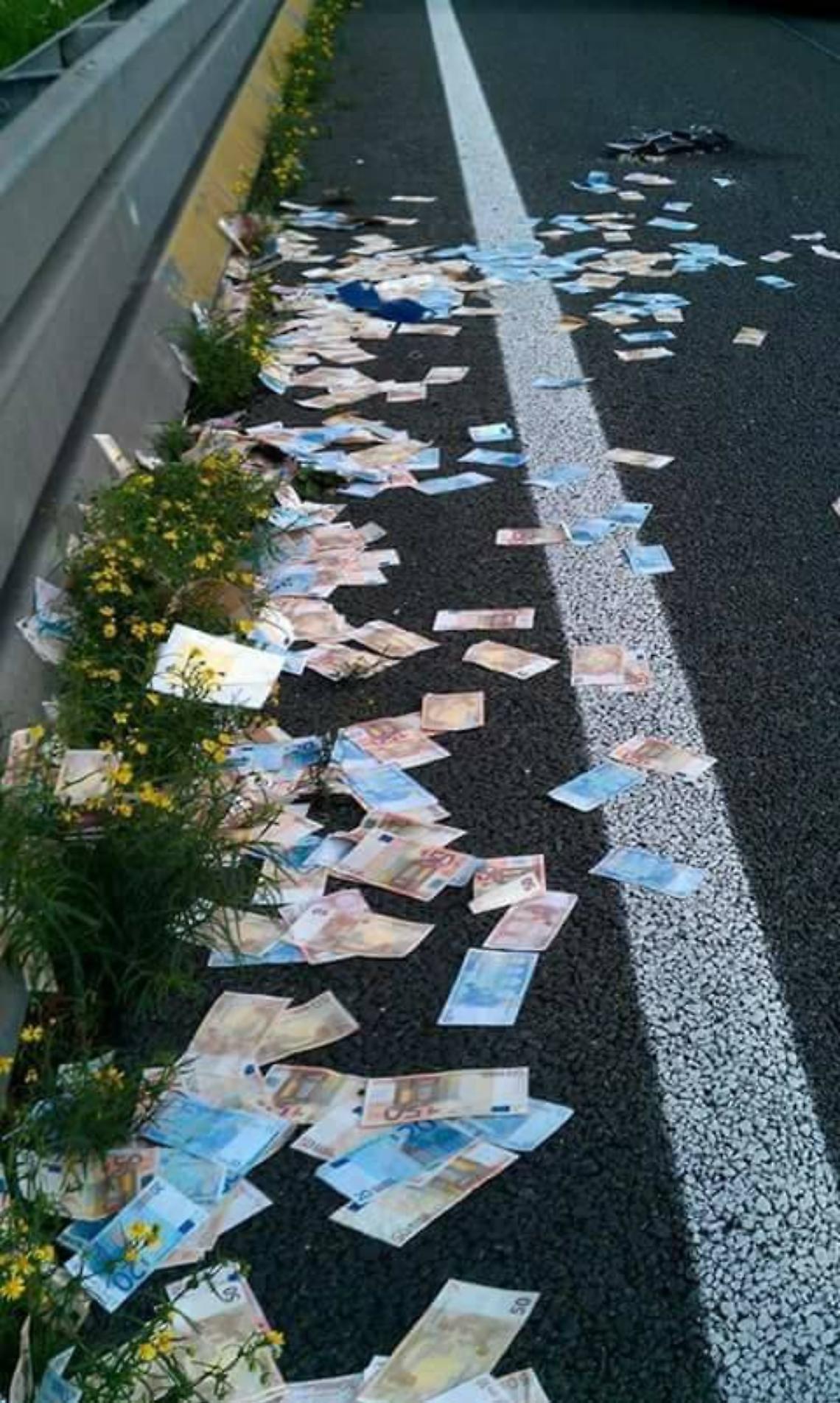 Poliziotto in pensione trova 100mila euro persi per strada