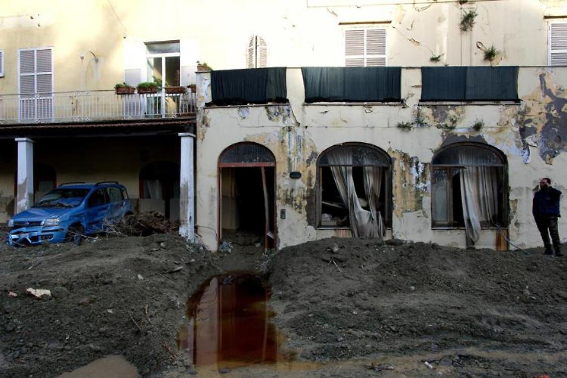 Ischia, scatta il piano di evacuazione: via dalla zona rossa oltre mille residenti