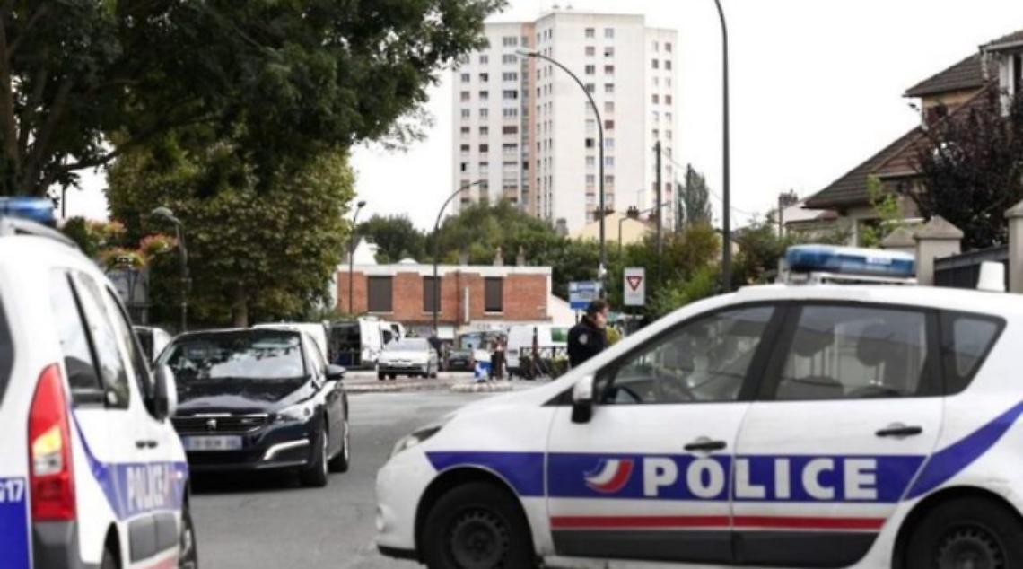 Pugnala i passanti per strada: ucciso dalla polizia