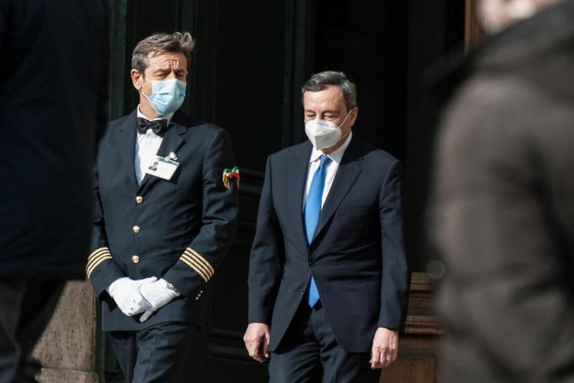 Crisi di governo, Draghi accetta incarico con riserva