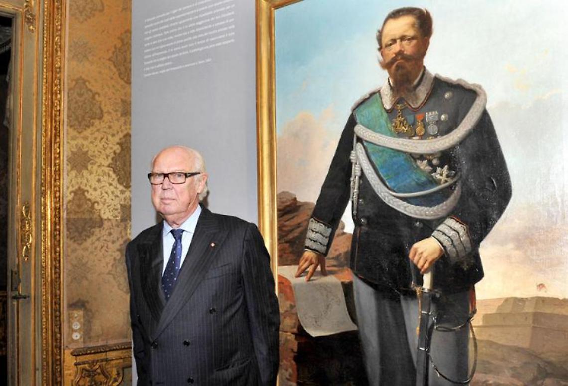 Vittorio Emanuele, bandiere a mezz'asta al Circolo Savoia di Napoli